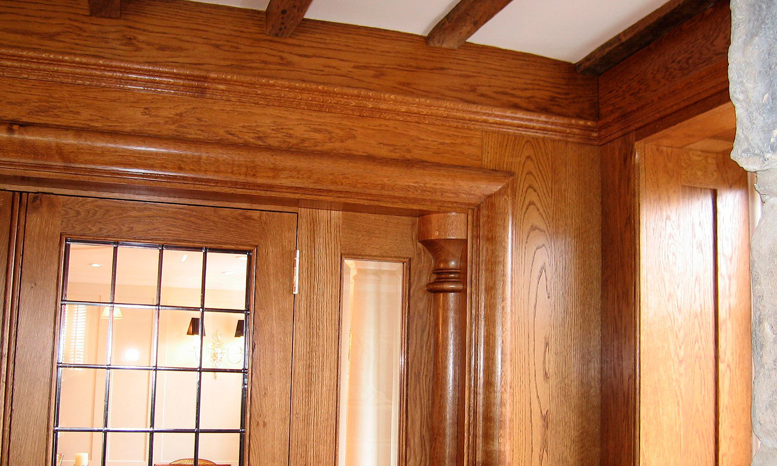 Oak panelled drawing room. Bespoke, custom made, traditional hardwood panelling, pediments, architraves and balusters, manufactured and installed by the skilled joiners at Mounts Hill Woodcraft.